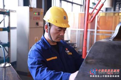 弧光飛舞，匠心閃耀——記徐工礦機(jī)焊接領(lǐng)域的“牛”人